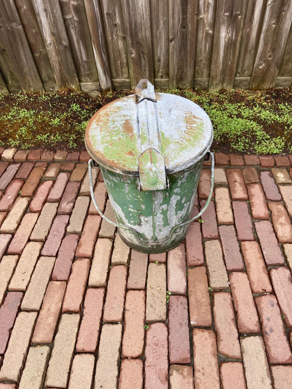 Vintage Vuilnisbak - Decoratieve Metalen Emmer met deksel.