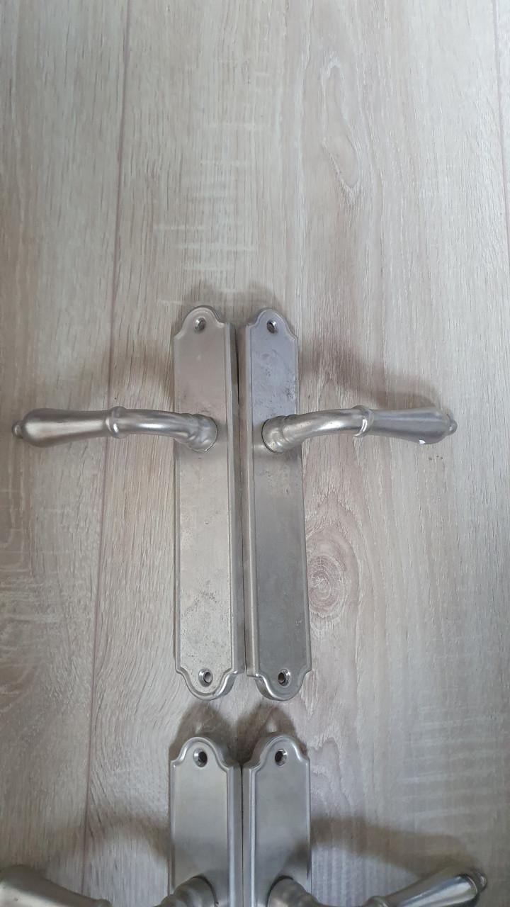 Deurbeslag voor 8 deuren