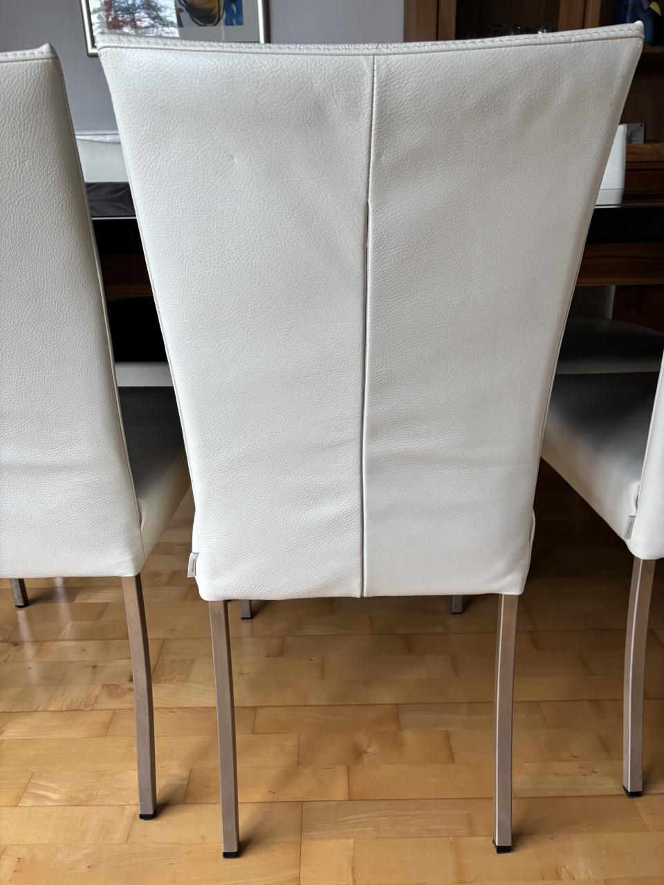 4 wit leren eetkamer stoelen.