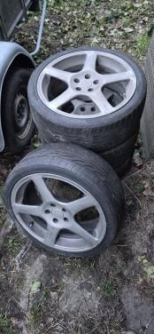 Set lichtmetalen velgen met banden 17inch