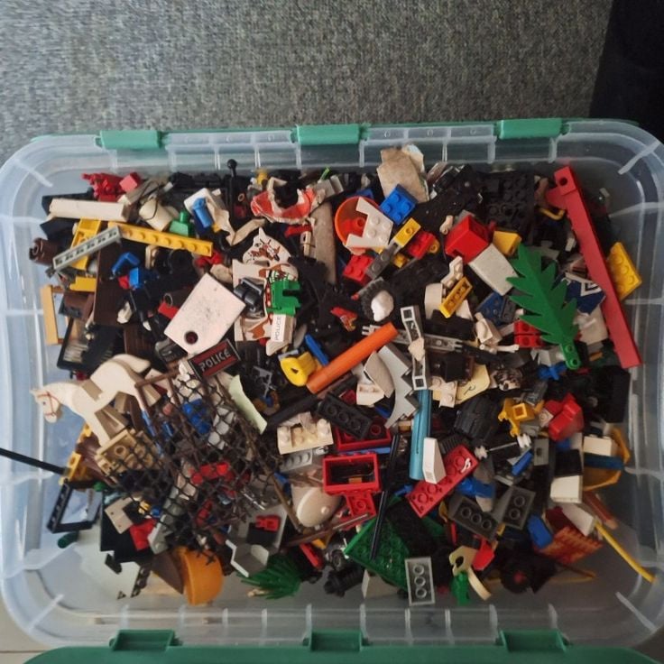 9 kilo lego van de jaren 90 tot begin 2000.  Gewoon en technisch lego.