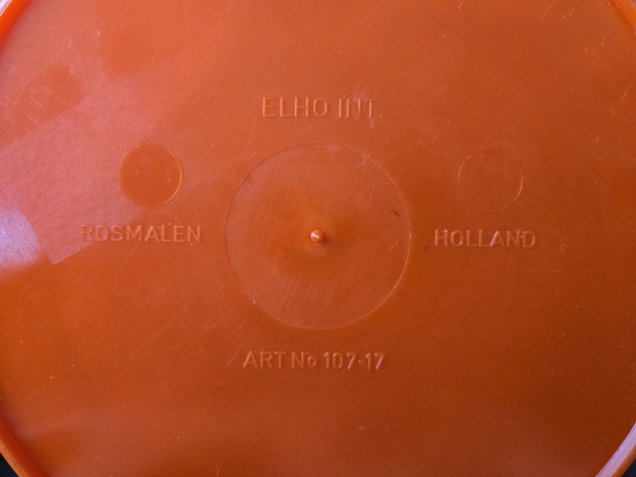 2 vintage plastic bloempot, oranje H15. rood H12.5 cm
