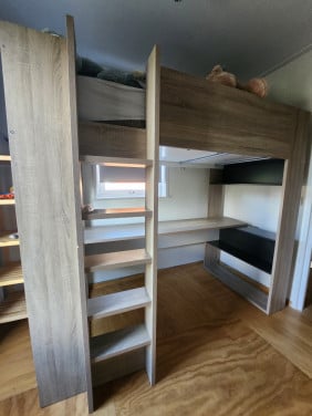 Hoogslaper met bureau