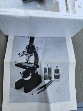 Mooi klein vintage metalen Microscoop leuk Hema model...