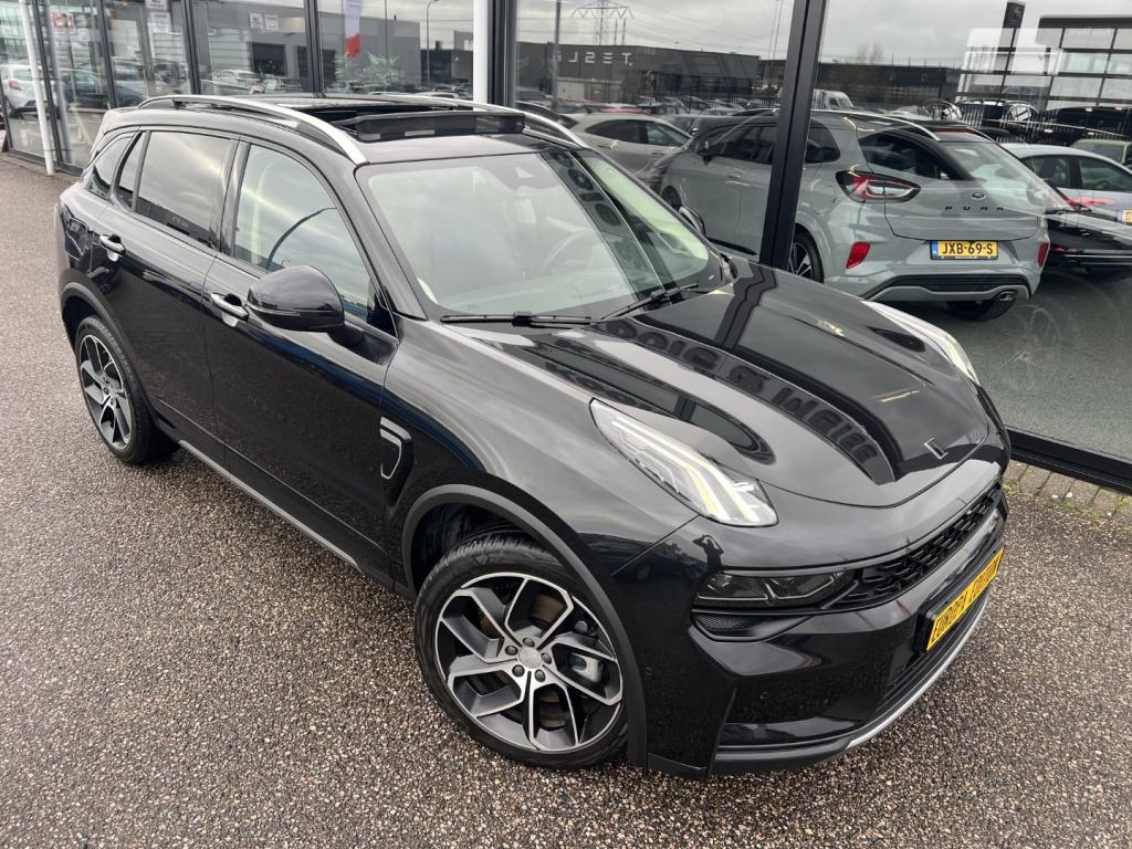 Lynk & Co 01 1.5 261pk phev plug inn hybrid ,black edition , pano dak,car p