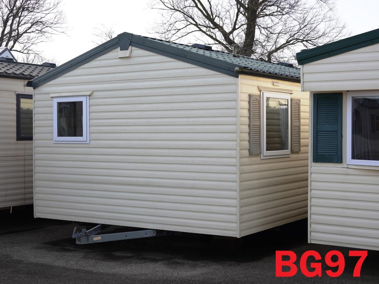 Diverse stacaravans, chalets met middenkamer dubbel glas tot 6 personen