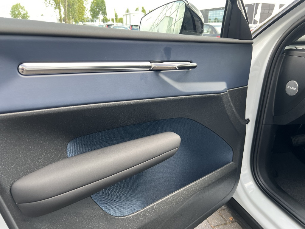 Volvo Ex30 extended range ultra 20" | nieuwprijs € 50.214,= |
