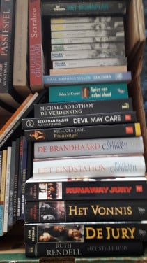 Doos boeken thrillers