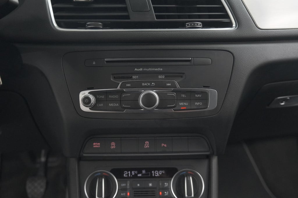 Audi Q3 1.4 tfsi cod sport s line edition | parkeersensoren | navigatie | c
