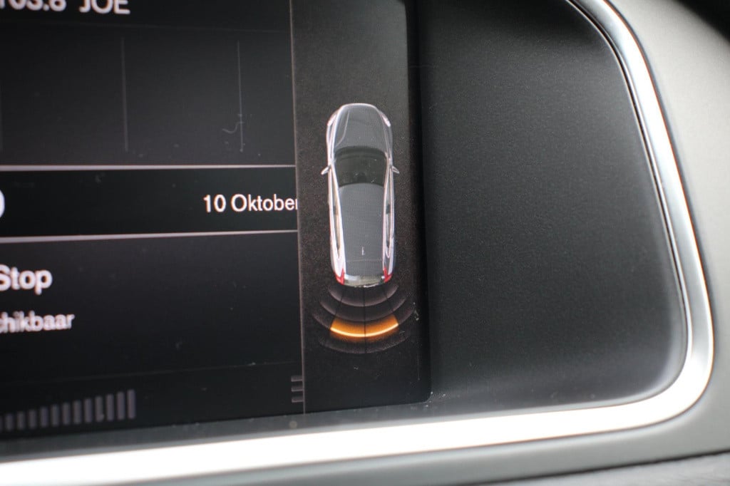 Volvo V40 2.0 t2 momentum - navi - cruise - grootlicht ass - led - pdc - st