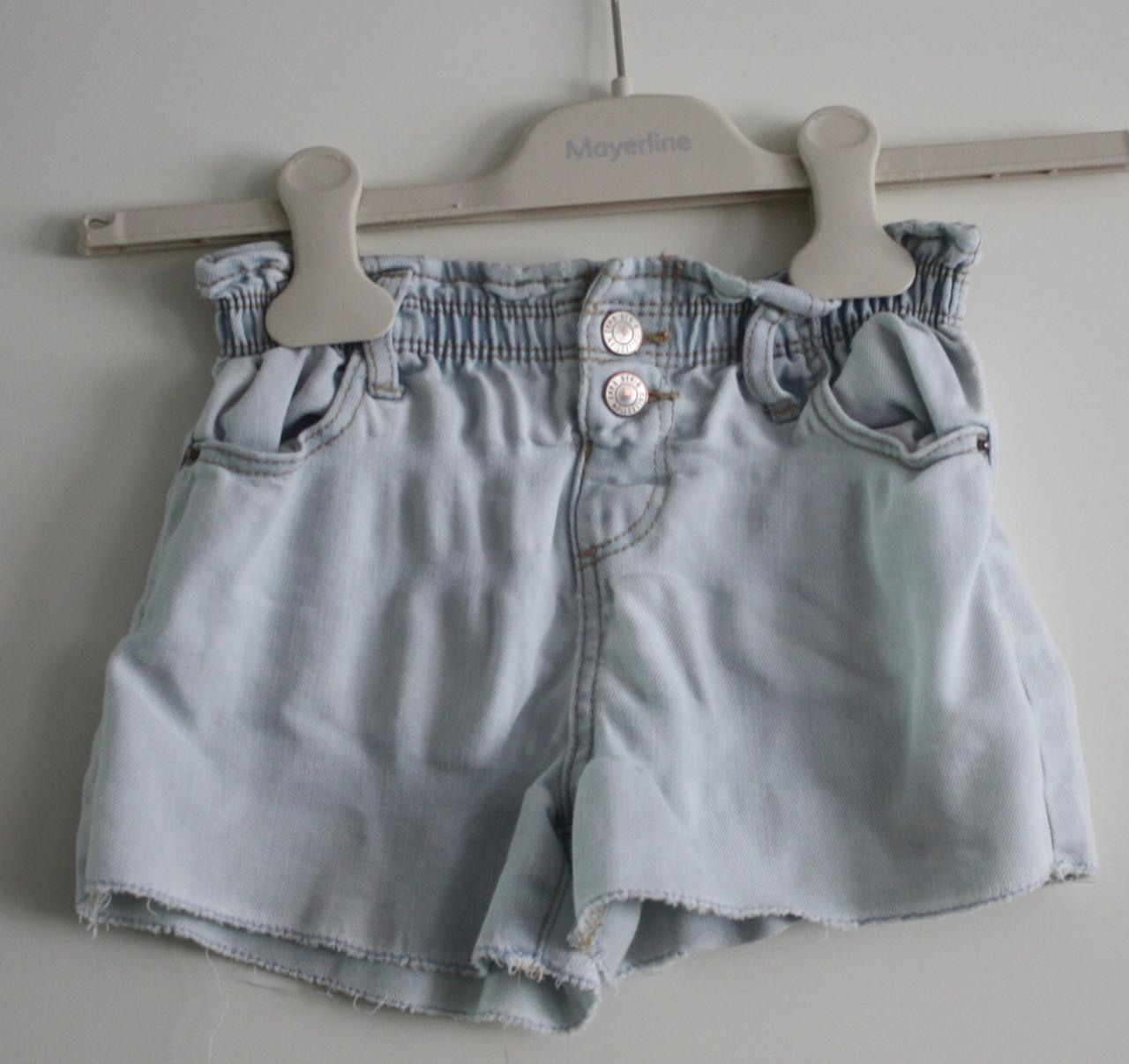 Licht blauwe korte broek  maat 98