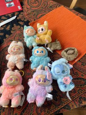 7 labubu plus kledingsetje