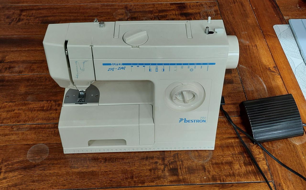 Naaimachine Bestron W780