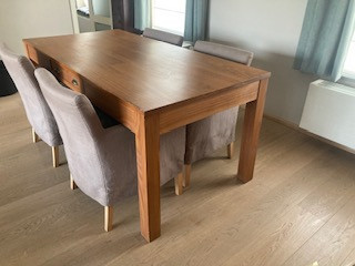 Houten tafel 180 x 90 cm en vier stoelen landelijke stijl