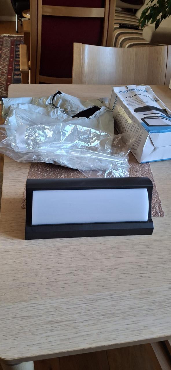 Instalatie draad en LED buitenlamp.