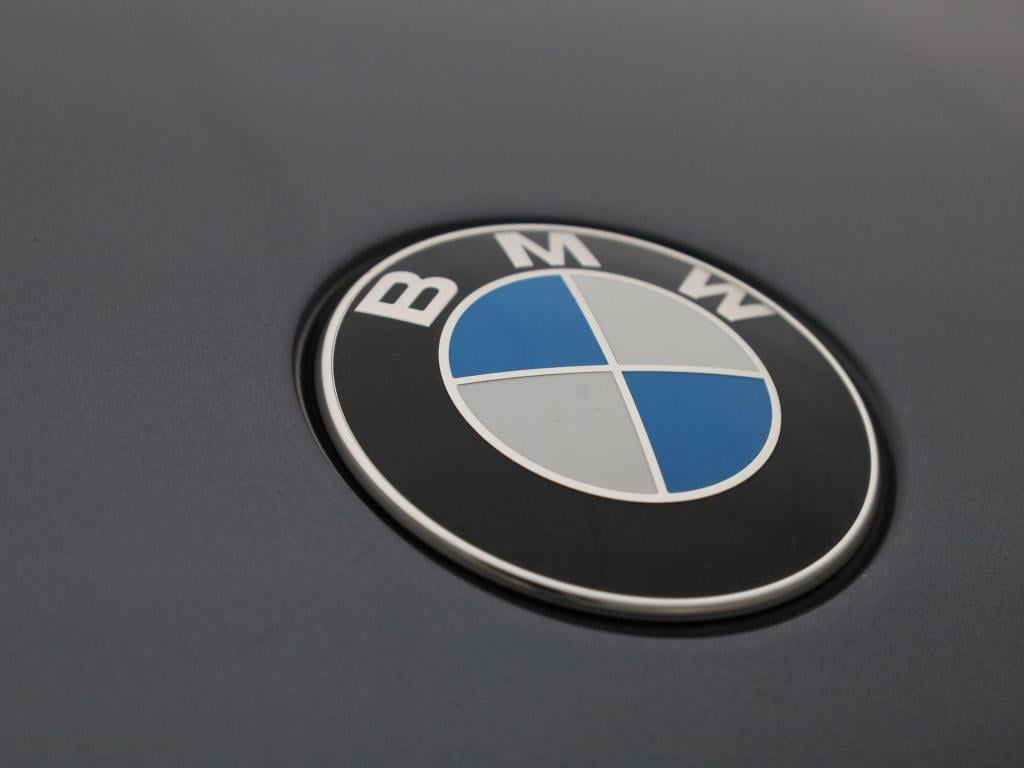 BMW X1 sdrive18i business edition plus | automaat | lmv | trekhaak | parkee