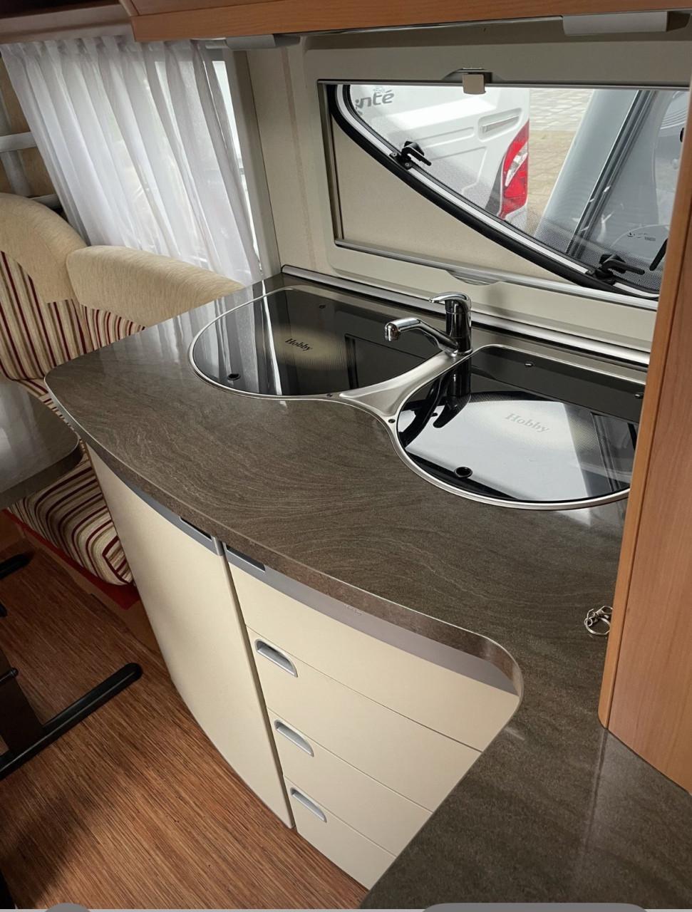 Caravan voortent met luifel