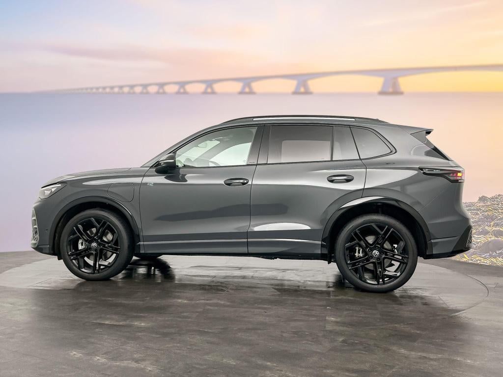 Volkswagen Tiguan r-line edition 272 plug in hybride black style pakket