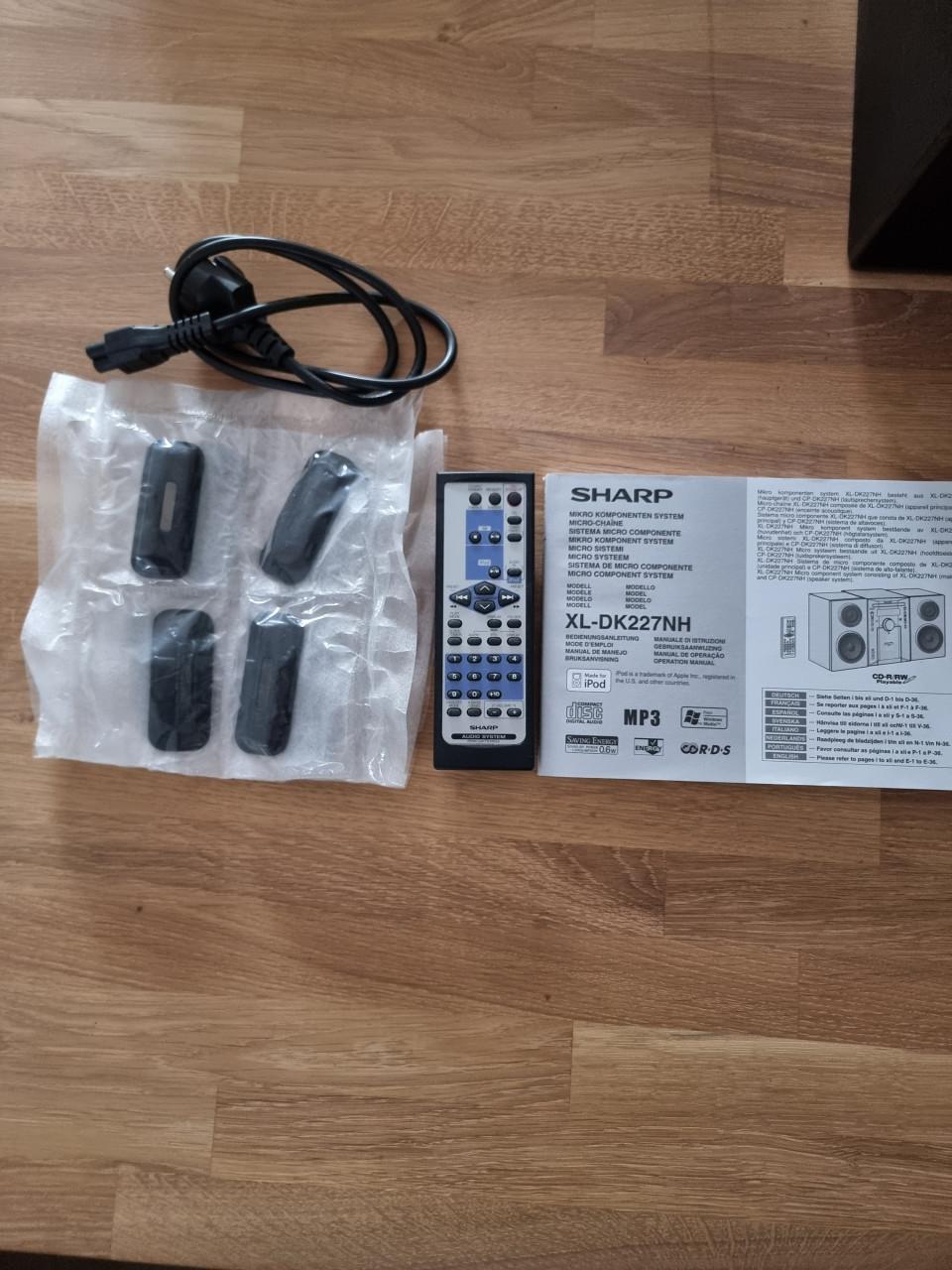 'Sharp' Radio / CD / Ipod speler