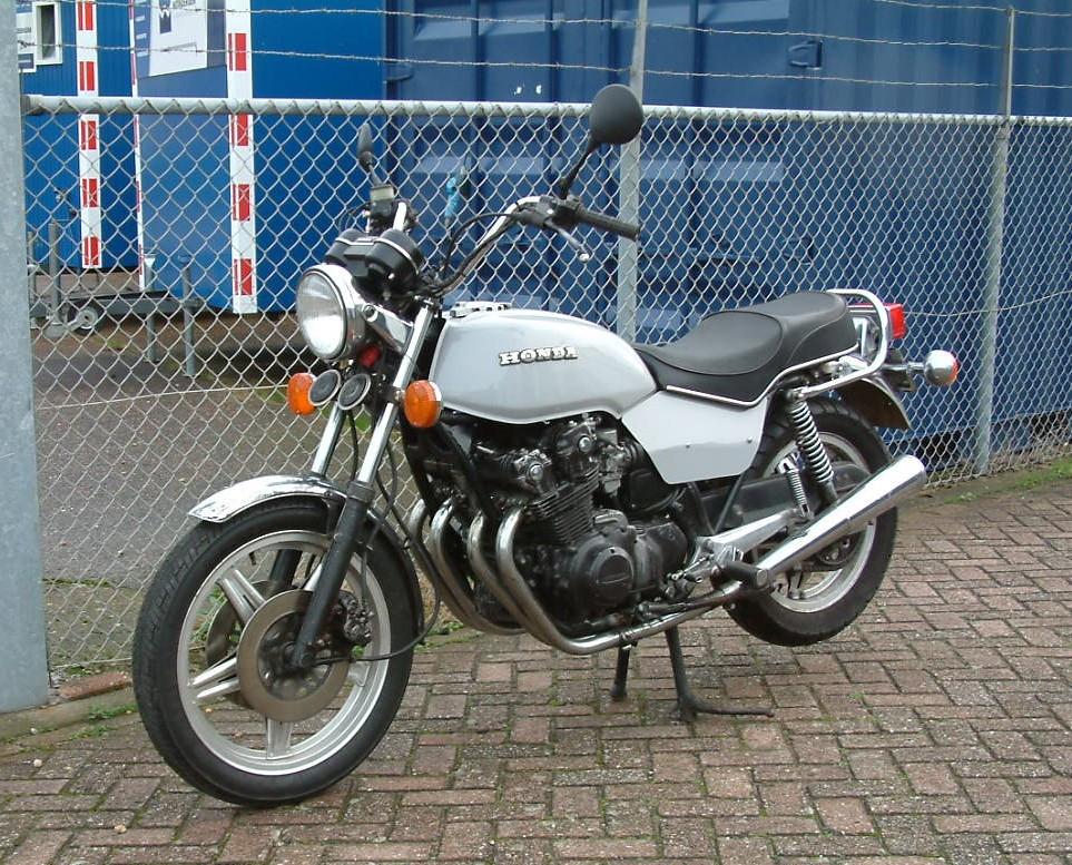 Om verder op teknappen  ? of zo houden? Honda cb 750 cc  1980 klassieker