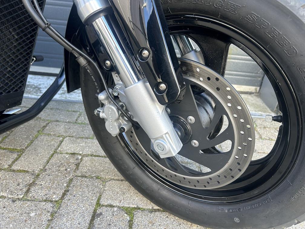 Suzuki M800 Intruder uit 2005 met 23dkm, windscherm/valbeugel etc €4500,-