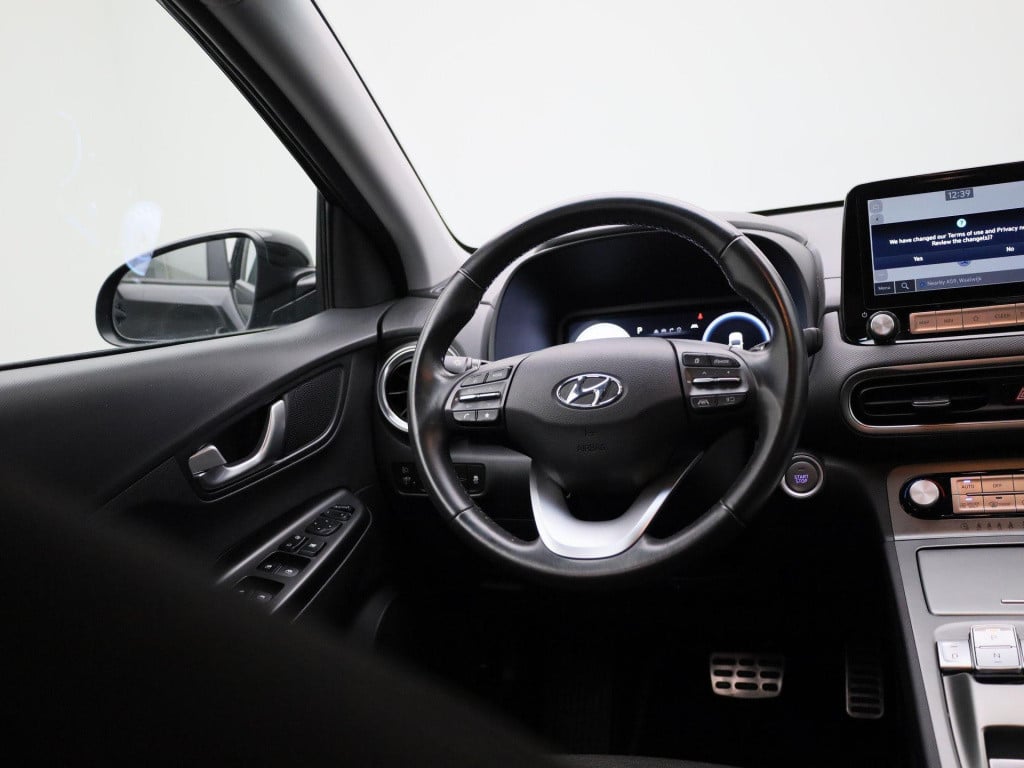 Hyundai Kona ev fashion 39 kwh | navi | camera | lmv | pdc | climate