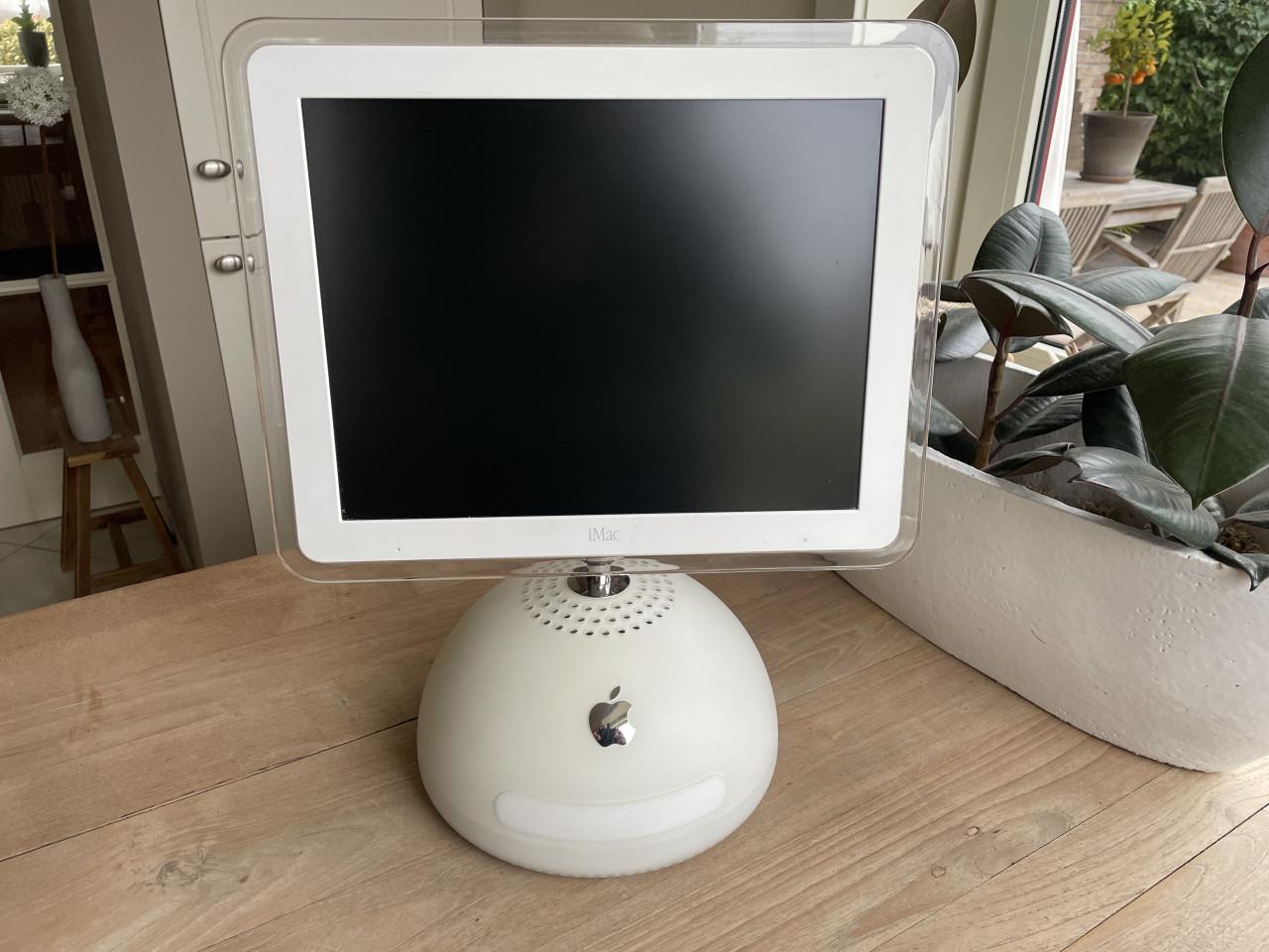 Te Koop:  Vintage Apple iMac G4.