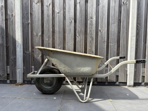 Kruiwagen en stenenwagen