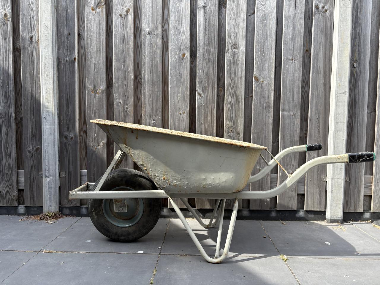 Kruiwagen en stenenwagen