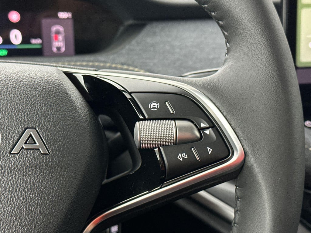 Skoda Elroq business edition tour elektromotor 210 kw / 286 pk