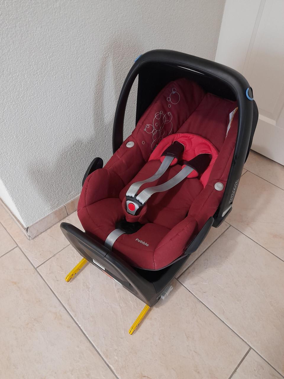 Maxi cosi pebble set met iso fix van 0/9 mnd en 9/18kg (in goede nette st.