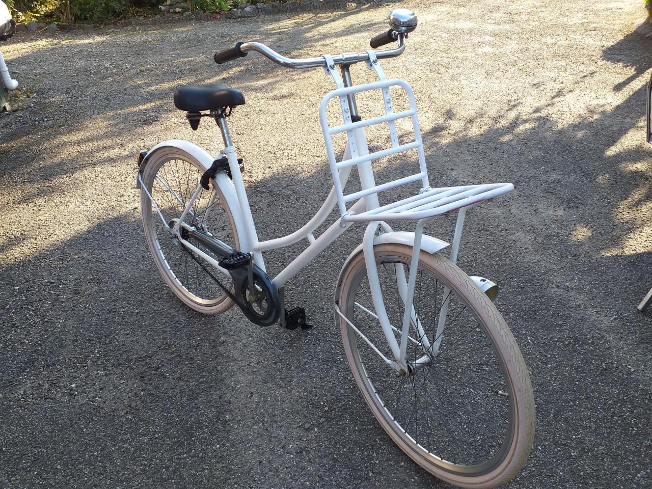 """""MOOIE WITTE OMAFIETS nagezien en in prima staat """"