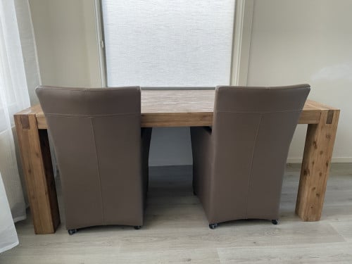 Tafel met 2 stoelen