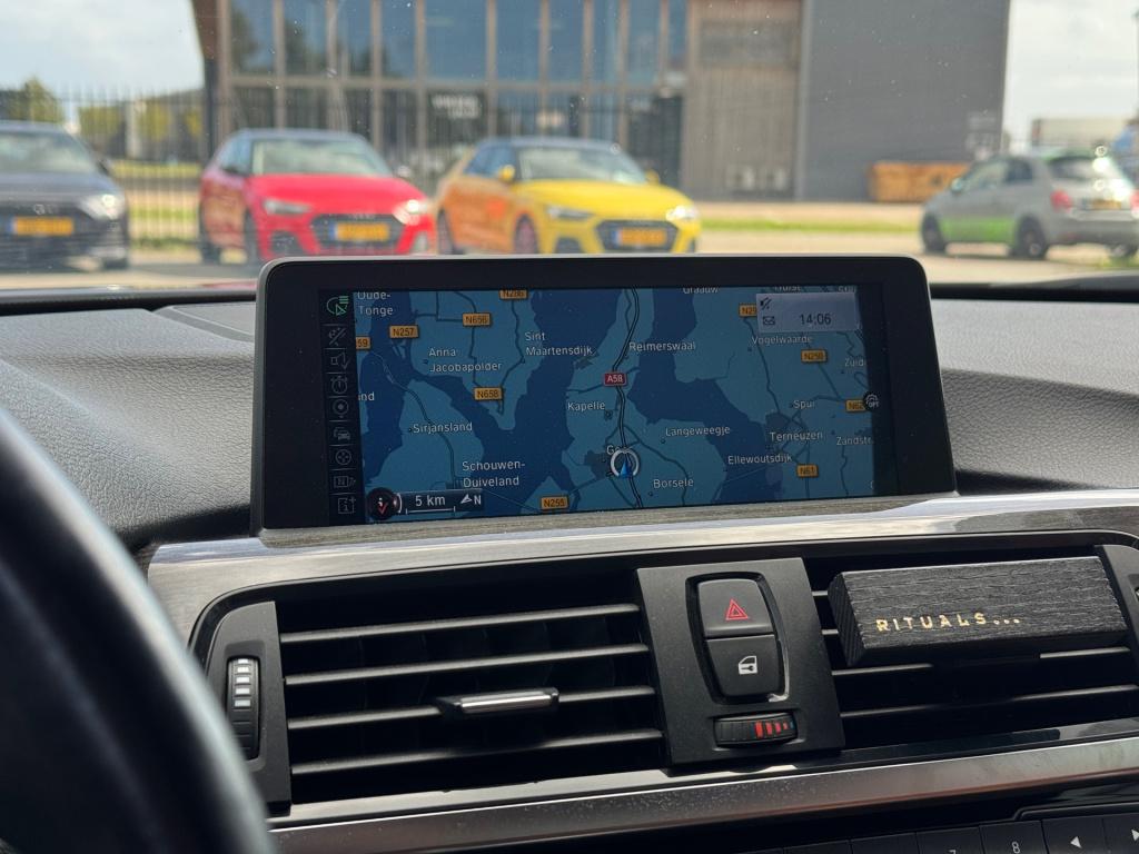 BMW 4 Serie cabrio 428i high executive * nl auto nap * stoel + nek verwarmi