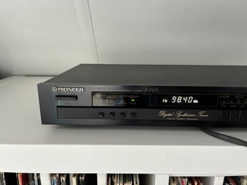 Pioneer F-717L tuner