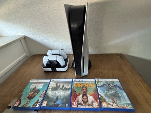 Playststion 5 met twee controllers + games