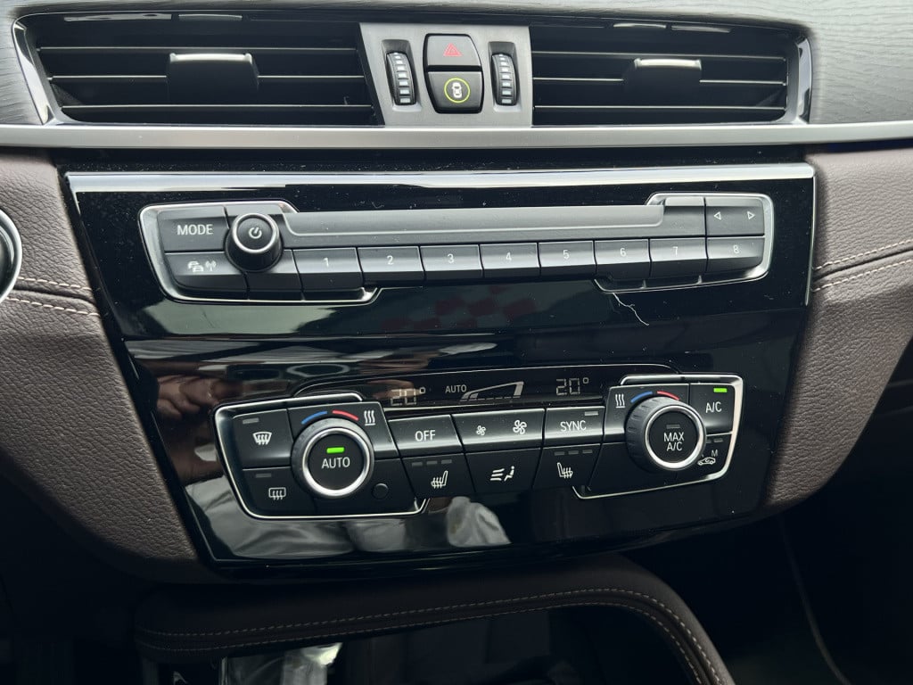BMW X1 sdrive18i high executive - xline | leder | panorama | sportstoel | n
