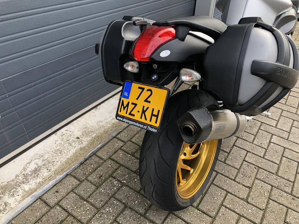 BMW K1200R uit 2006 met 44 dkm, sportdemper, kofferset, rijklaar €3795,-
