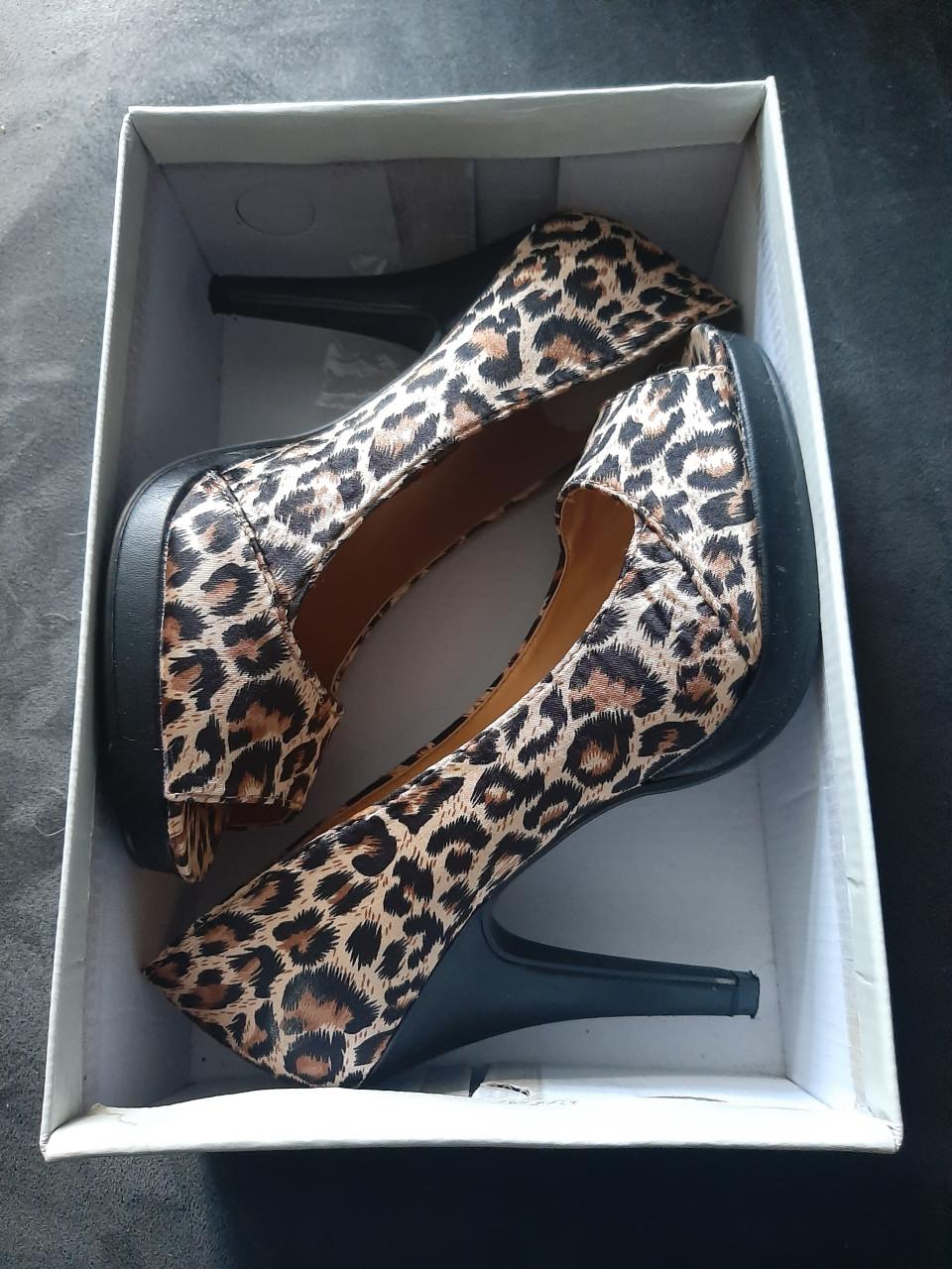 Mooie tijgerprint schoenen