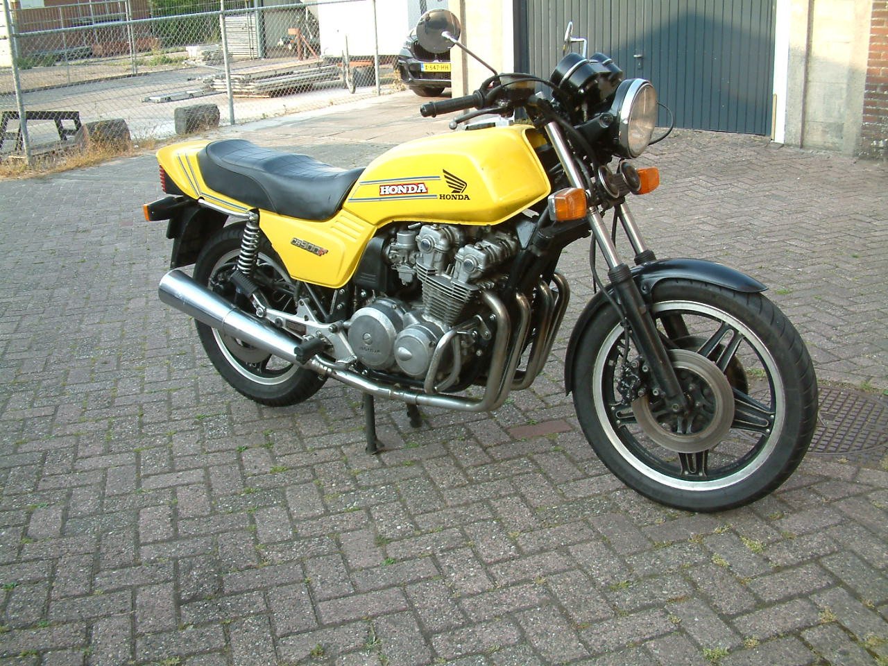 Honda bol dor  cb 900 f2  bouwjaar 1981  ---35000 km