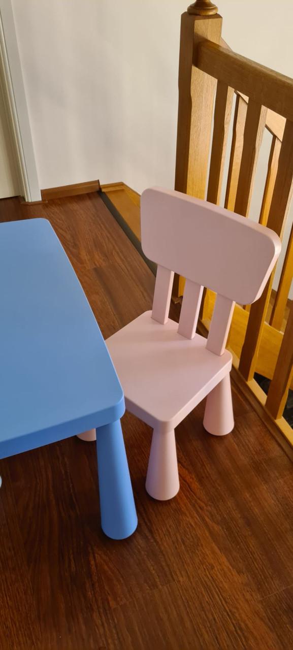 Kinder speeltafel en 2 stoeltjes IKEA