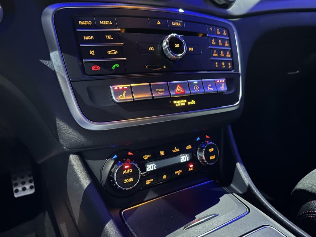 Mercedes-Benz Gla-klasse 180 business solution amg *camera*trekhaak*