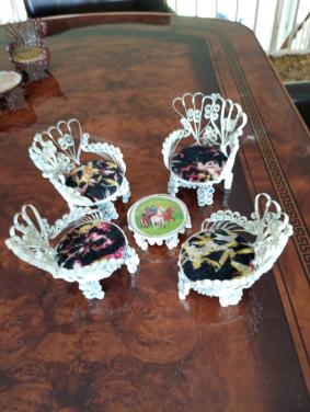 Poppenhuis meubeltjes