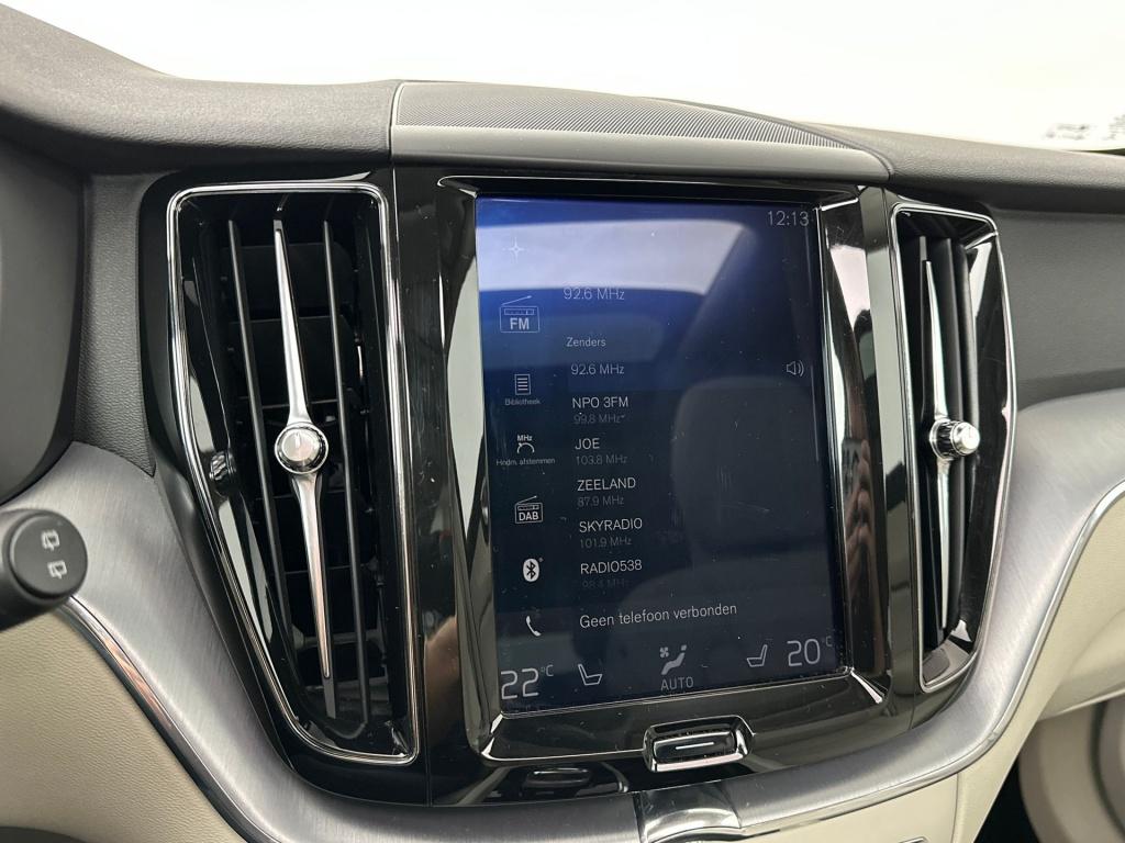 Volvo XC60 t8 390pk recharge momentum|