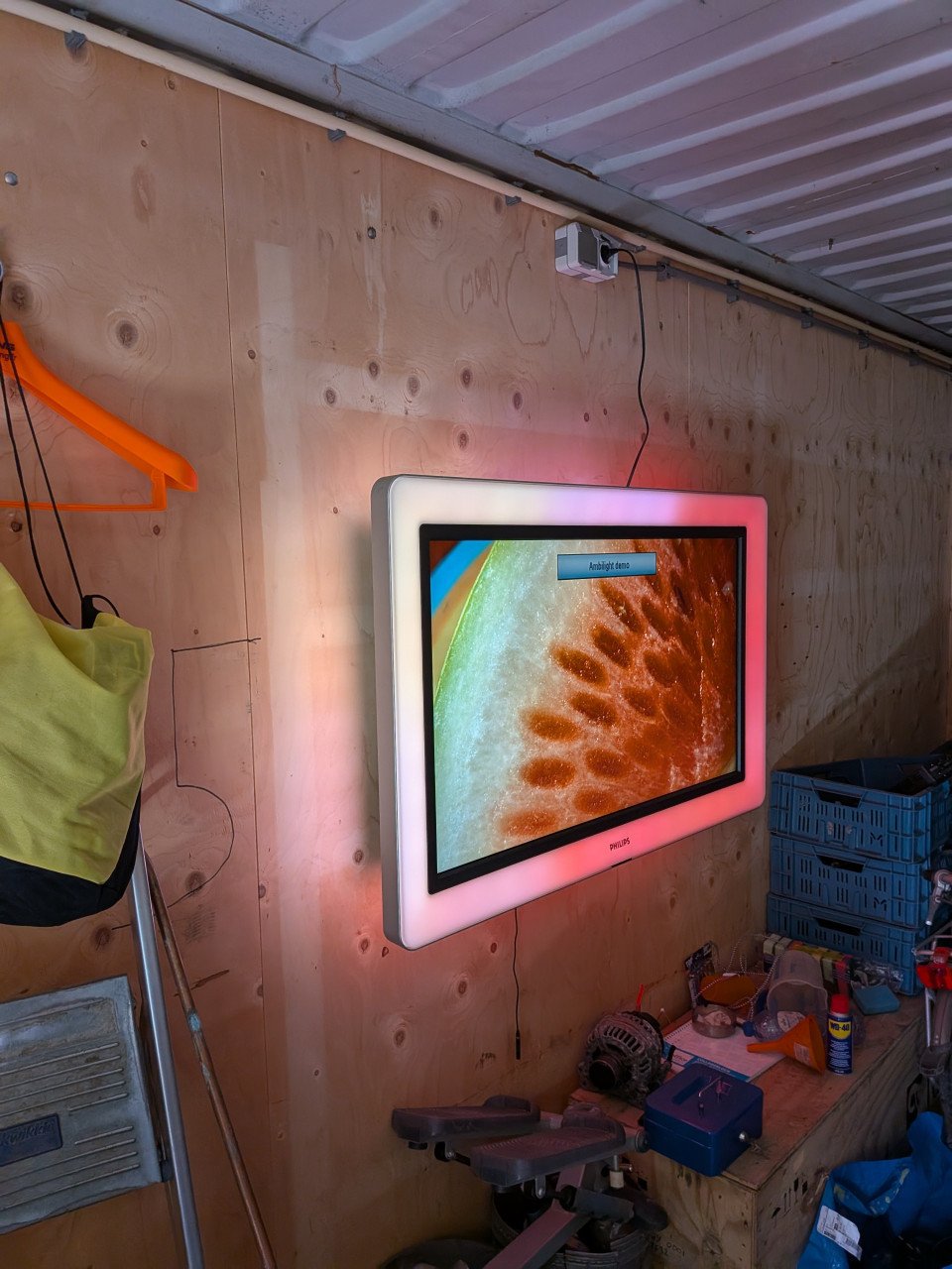 Philips Ambilight TV met Chrome cast