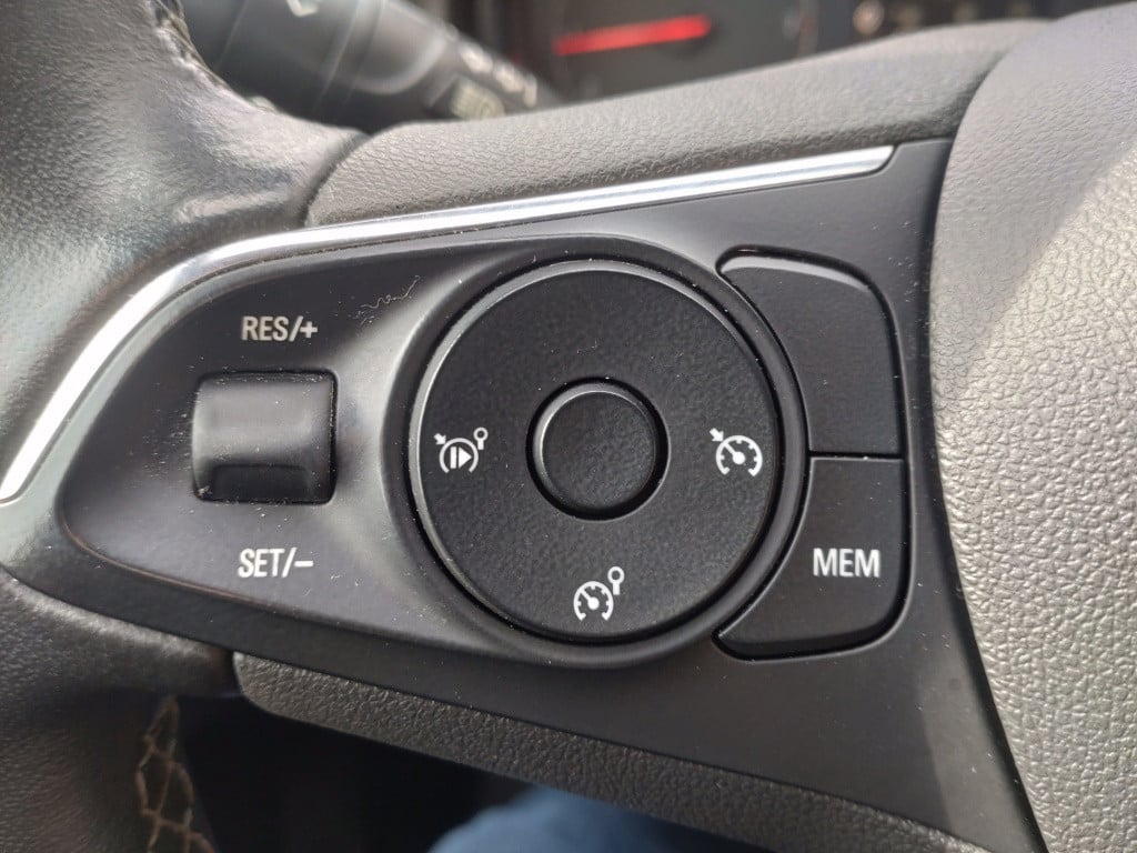 Opel Grandland X 1.2 turbo business +