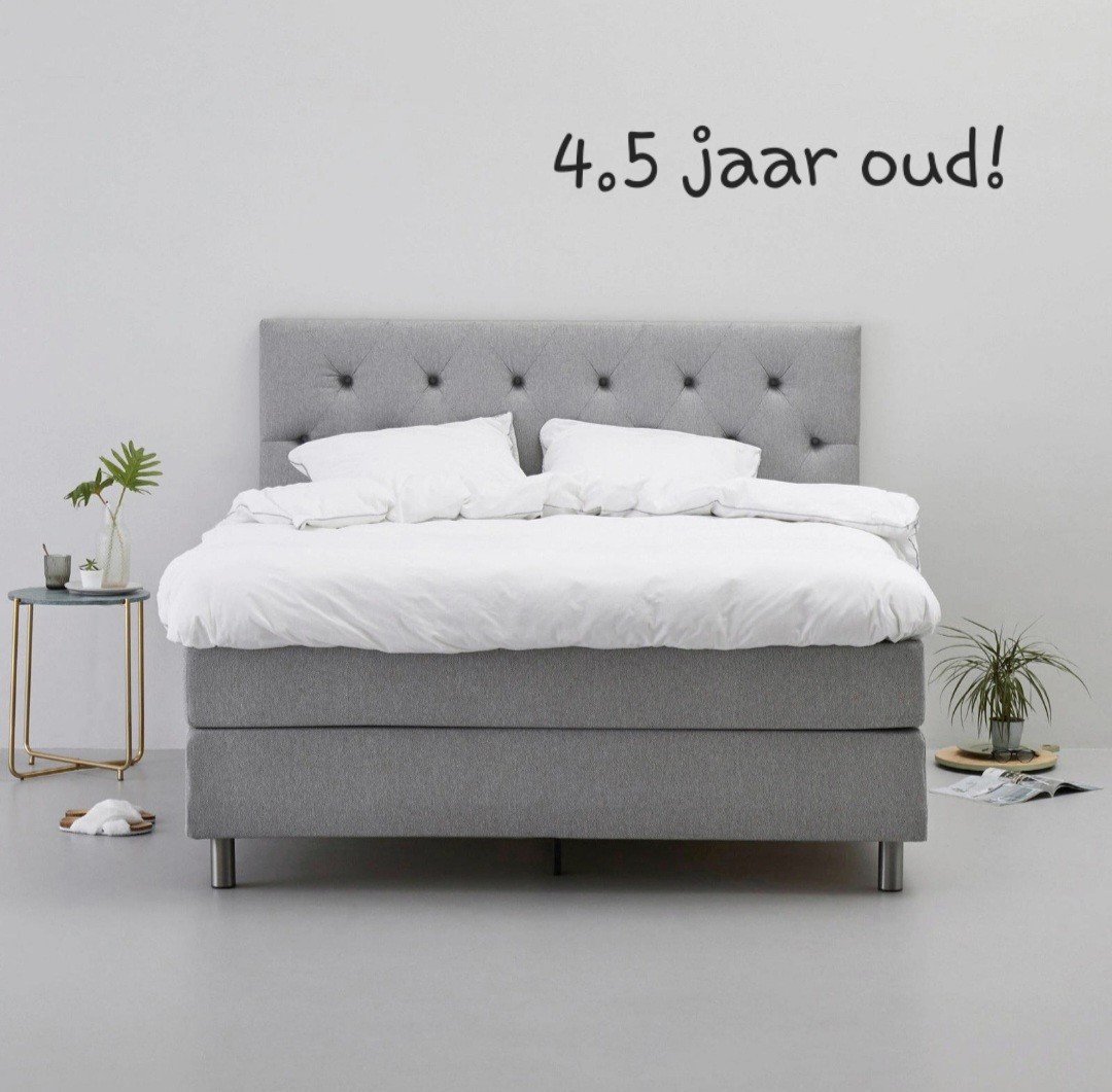 Boxspring Grijs (4.5 jaar oud)
