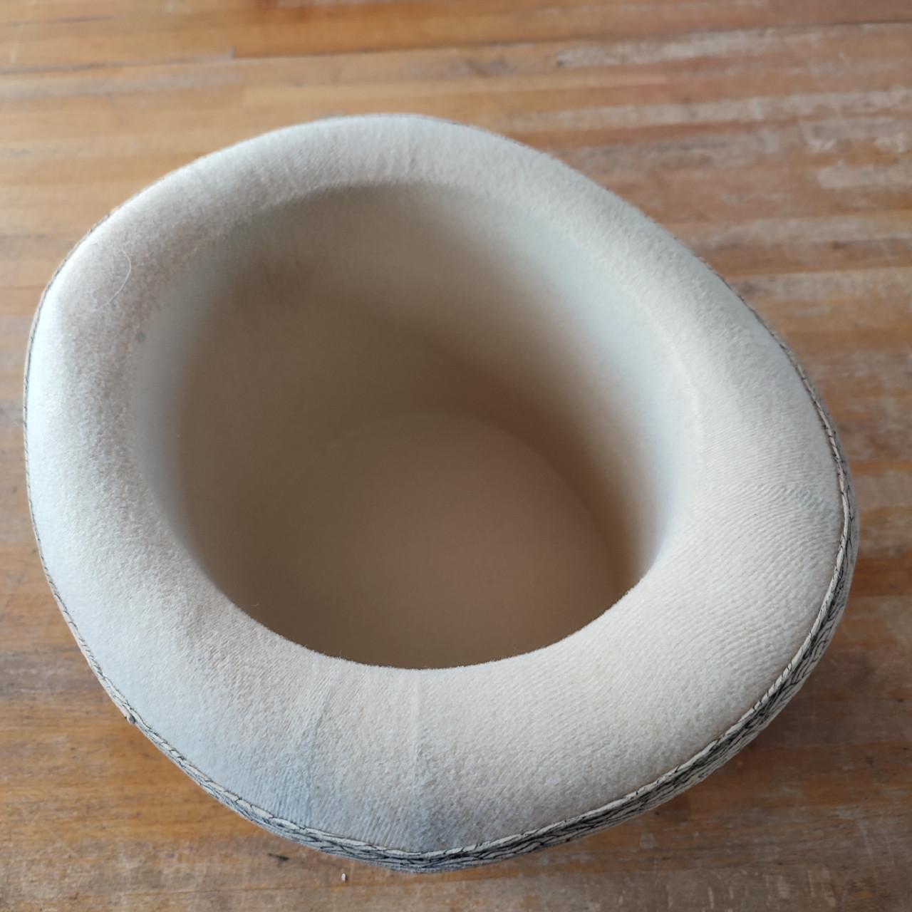 Hoge Hoed in nieuwstaat.