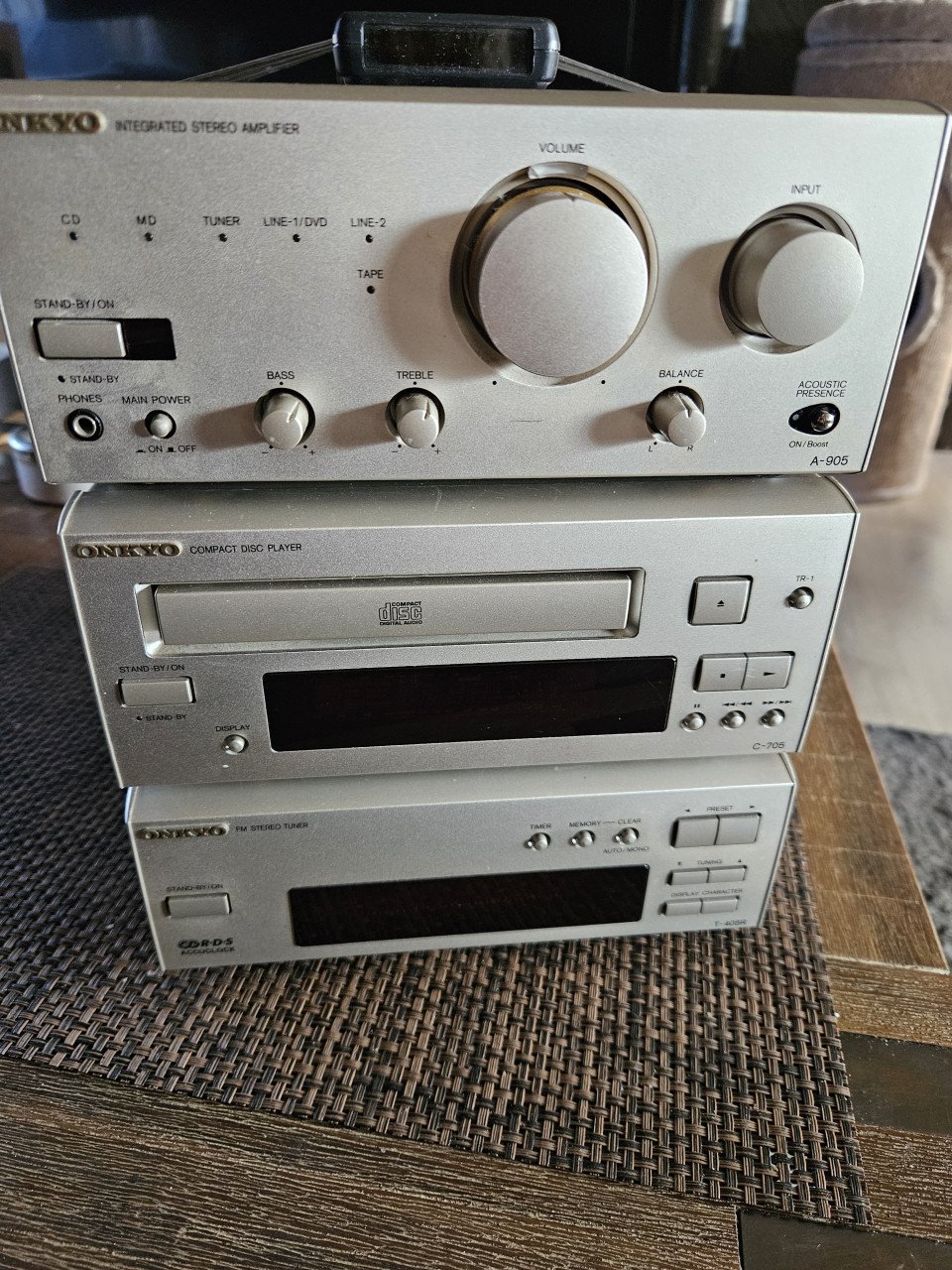 Mooi luxe setje van het merk onkyo, versterker, cd speler en tuner...