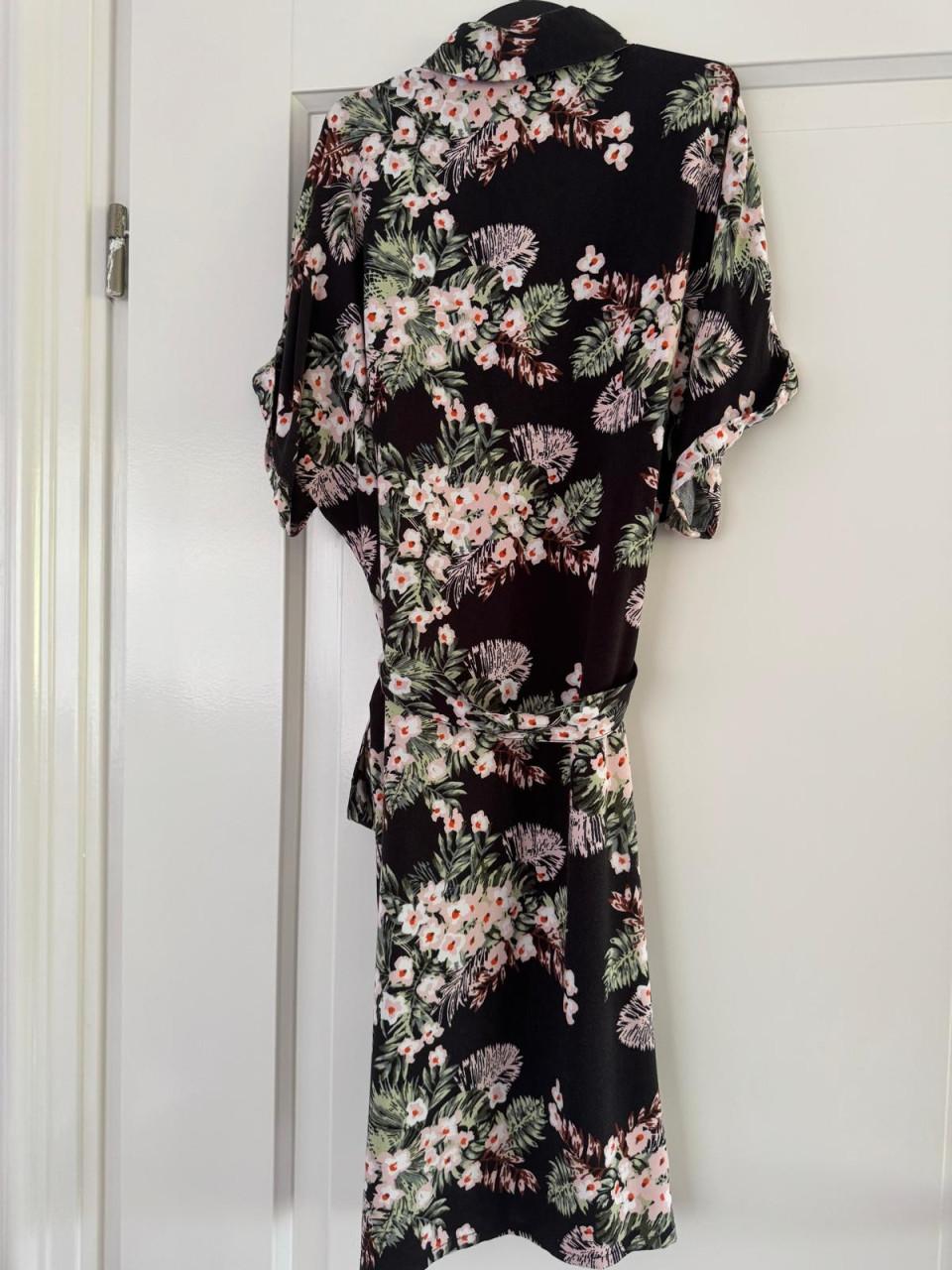 Zwarte bloemenjurk dames